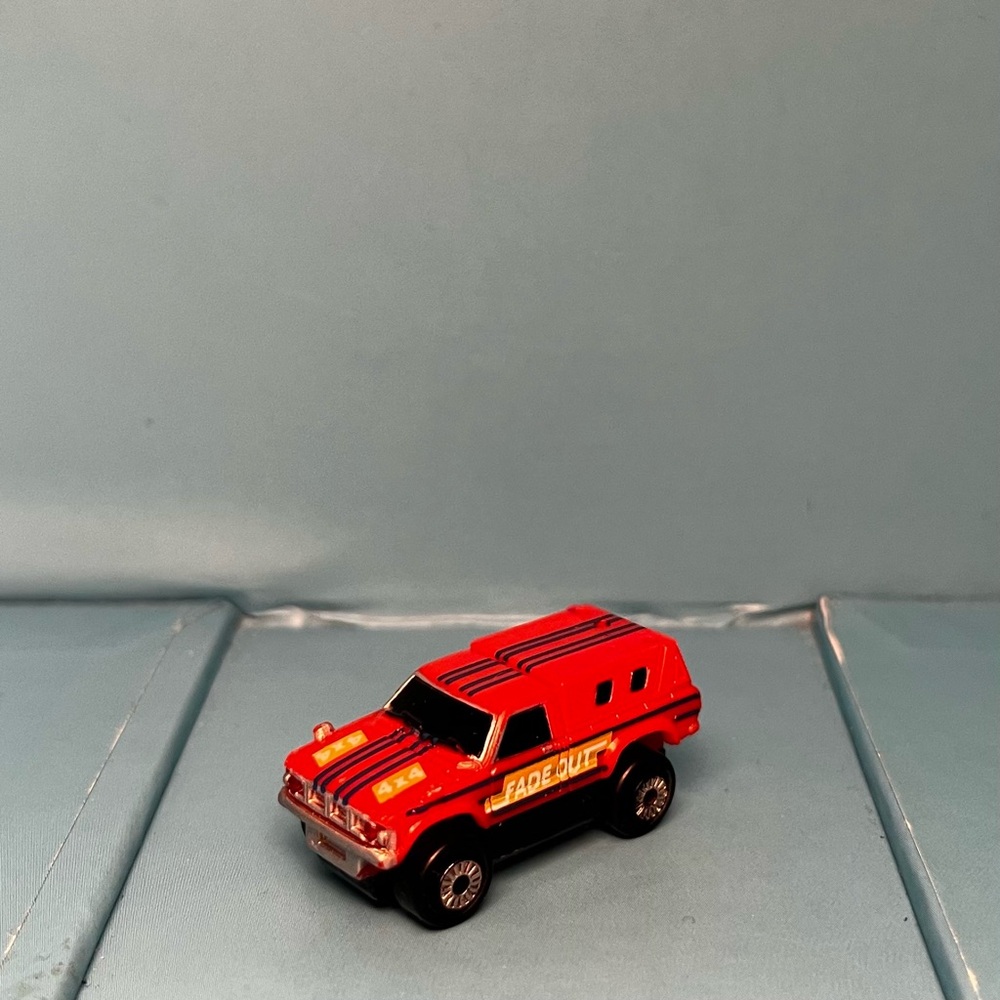 Galoob - Micro Machines Micro Lights - Toyota Hilux Pickup Fade Out 1989